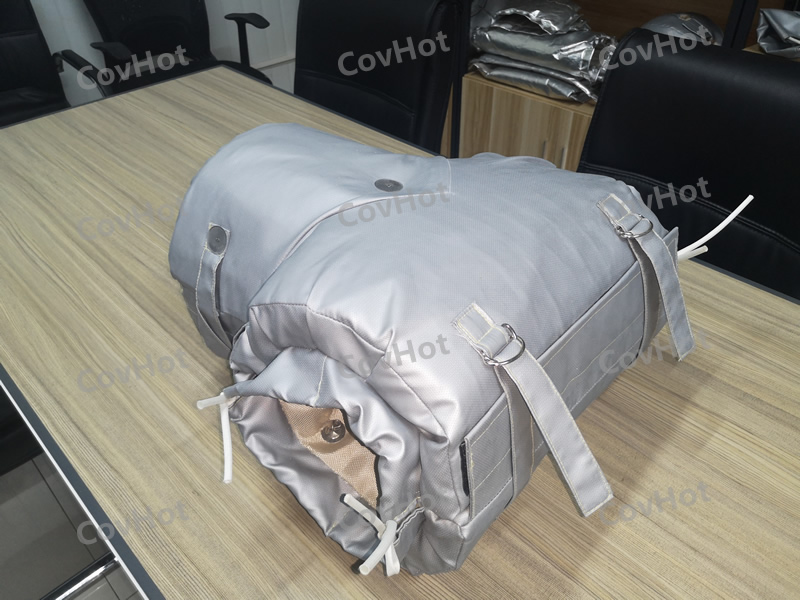 ? ? ? ?冬季氣溫逐漸變冷,我們大家自覺不自覺的都穿上了厚厚的衣服御寒。那么問題來了,我們的設備是否“穿暖”了?要不要穿些東西?穿哪些可以溫暖過冬? ? ? ? ?石油,電力,化工等很多行業裝置每年冬季都會開展設備防凝凍工作,目的就是不凍壞一臺設備、一條管線。設備凝凍只是因為環境溫度的降低,解決這個問題常規來說不外乎就是做保溫。 ? ? ? ?為此,科好特開發了可以與閥門及設備一同工作的可拆裝保溫產品,安裝和拆卸變得容易,可反復使用。<a href=http://m.988zt.cn/e/tags/?tagname=%E9%98%80%E9%97%A8%E4%BF%9D%E6%B8%A9 target=_blank class=infotextkey>閥門保溫</a>產品用材屬于輕質柔性無石棉材料,在高度復雜和狹窄的區域同樣可以很好使用,無論是截止閥、球閥等均可安裝。通常用戶只需提供閥門名稱型號和同一型號數量清單即可訂購相應的可拆卸<a href=http://m.988zt.cn/e/tags/?tagname=%E9%98%80%E9%97%A8%E4%BF%9D%E6%B8%A9%E5%A5%97 target=_blank class=infotextkey><a href=http://m.988zt.cn/e/tags/?tagname=%E9%98%80%E9%97%A8%E4%BF%9D%E6%B8%A9 target=_blank class=infotextkey>閥門保溫</a>套</a>了,特殊類型需要提供詳細規格或尺寸。可拆卸<a href=http://m.988zt.cn/e/tags/?tagname=%E9%98%80%E9%97%A8%E4%BF%9D%E6%B8%A9 target=_blank class=infotextkey>閥門保溫</a>產品外觀漂亮整潔、表面可擦洗,環保,無污染。 ? ? ? ?給閥門穿上“保暖衣”,給企業“錦上添花”!